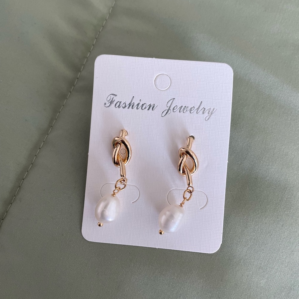 Korean fashion jewelry 18k gold plated dangling pearl earrings